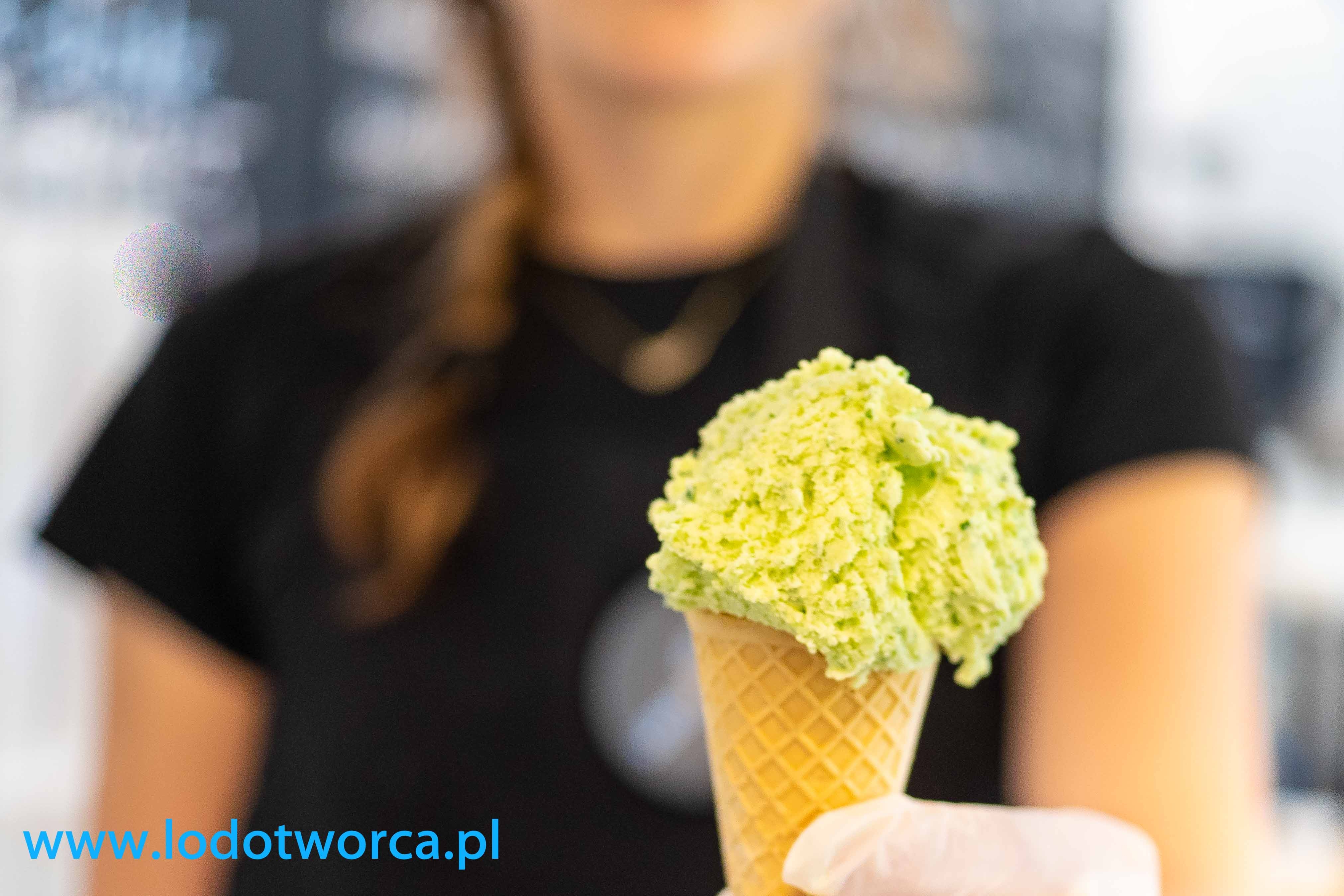 Lody Rzeszów - ABS lodziarnia jogurteria kawiarnia shake milkshake mrożonyjogurt lód włoski sorbet kawa cafe rurki z kremem deser lodowy bita śmietana soki frappe posypki polewy.jpg
