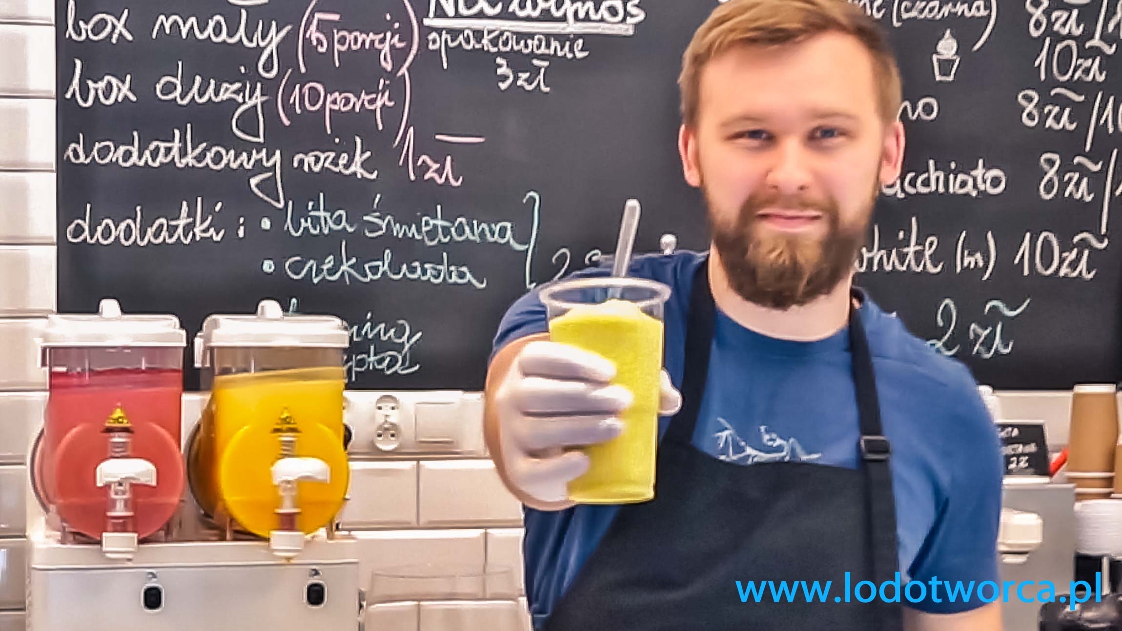 Jogurteria Rzeszów - mrożony jogurt kawiarnia shake milkshake mrożonyjogurt lód włoski sorbet kawa cafe rurki z kremem deser lodowy bita śmietana soki frappe posypki polewy.jpg