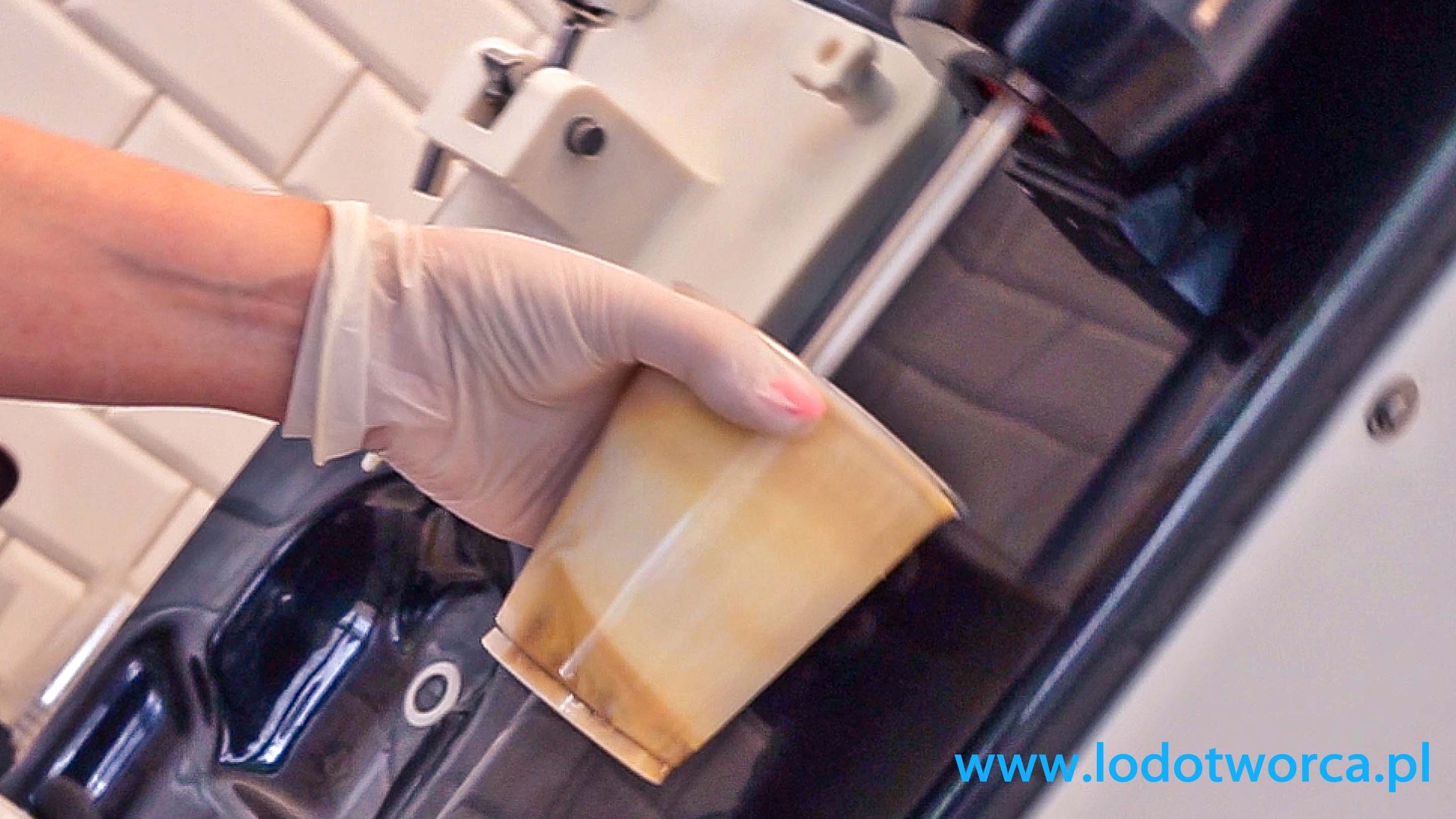 Milk shake Rzeszów - kawowy kawiarnia shake milkshake mrożonyjogurt lód włoski sorbet kawa cafe rurki z kremem deser lodowy bita śmietana soki frappe posypki polewy.jpg