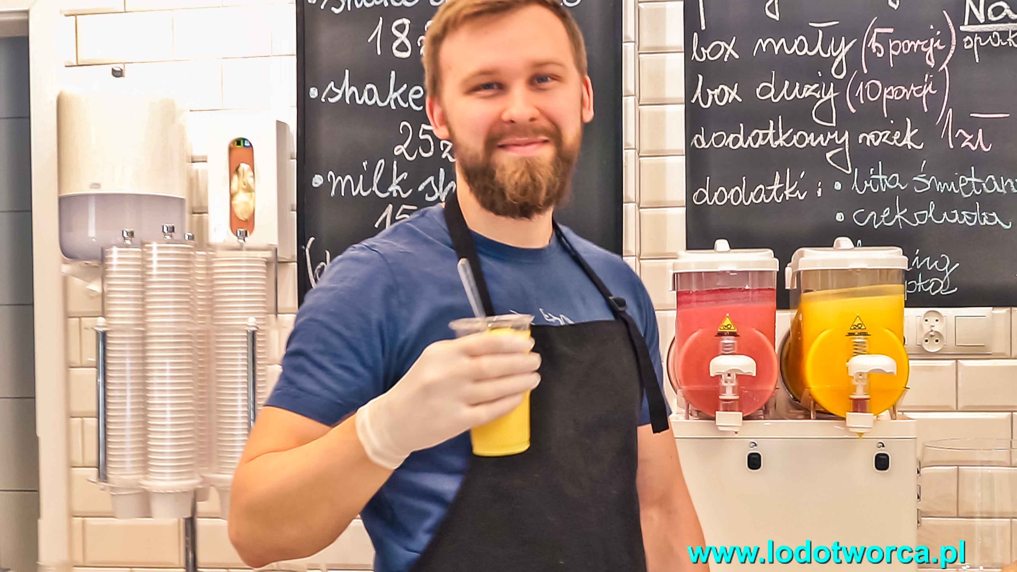 Mrożony jogurt Rzeszów jogurteria kawiarnia shake milkshake mrożonyjogurt lód włoski sorbet kawa cafe rurki z kremem deser lodowy bita śmietana soki frappe posypki polewy.jpg